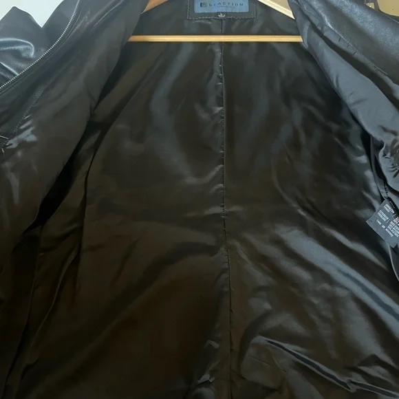 Reaction Kenneth Cole Women’s Leather Jacket Size Large - Picture 10 of 12